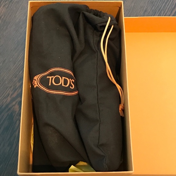 Tod’s Studded Italian White Leather Mocassins - Picture 7 of 8